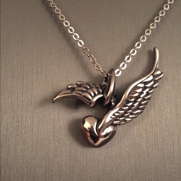 New Antiqued Polished Necklace Heart with Wings